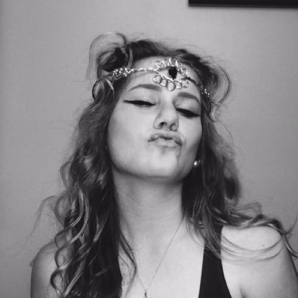 Meet your Posher, Kara - Picture 4 of 5